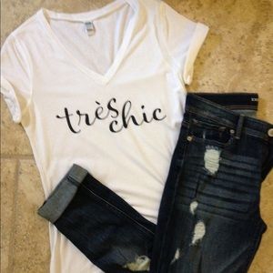 Tres chic graphic tee